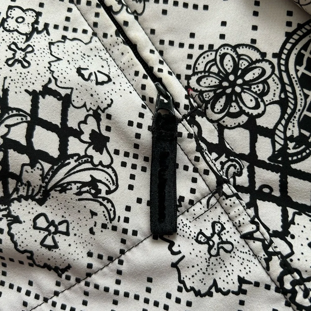 Beautiful Lululemon jacket - Picture 5 of 9